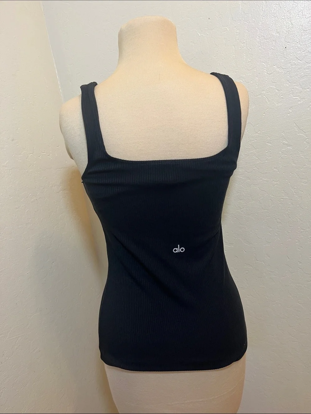 ALO Yoga NWOT Black Ribbed Square Neck Tank M - Picture 2 of 9